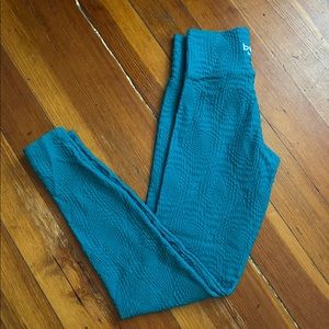 Turquoise Mermaid OSFM
Lightly worn, Hand wash, Hang dry